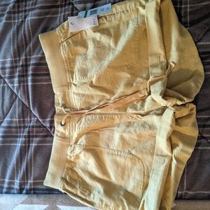✨3/$20✨ NWT Yellow Linen Shorts